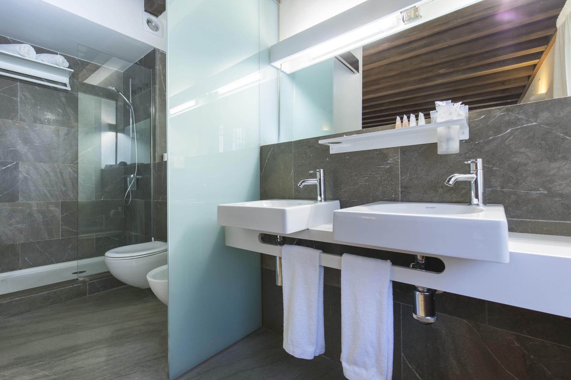 Hotel Shine Albayzin 3*